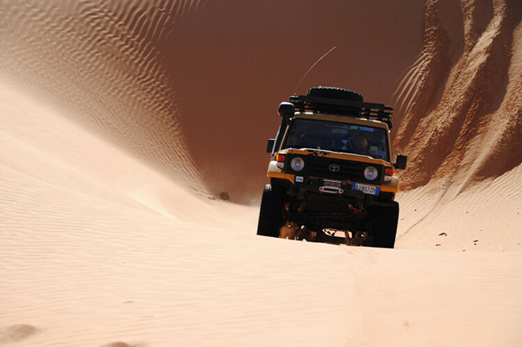 Viaggio nel deserto della Tunisia con fuoristrada