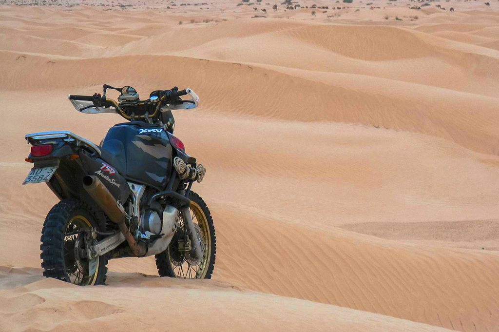 Viaggio nel deserto della Tunisia con moto